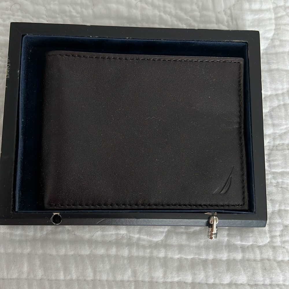 New Men’s Nautica Brown Leather Wallet